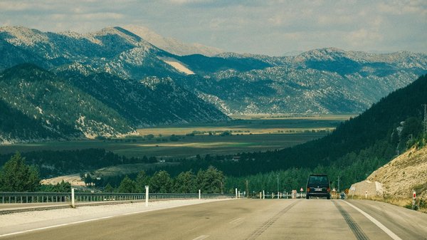 Quels sont les meilleurs kits de conversion pour transformer une moto de route en moto de piste ?